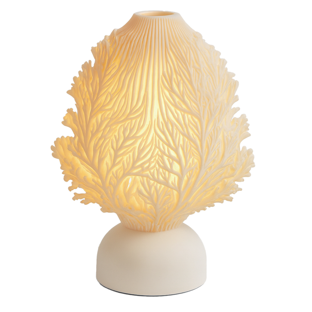 Lámpara ERANÍA encendida, diseño orgánico impreso en 3D, luz cálida ambiental, color blanco marfil, marca ARKHITA
