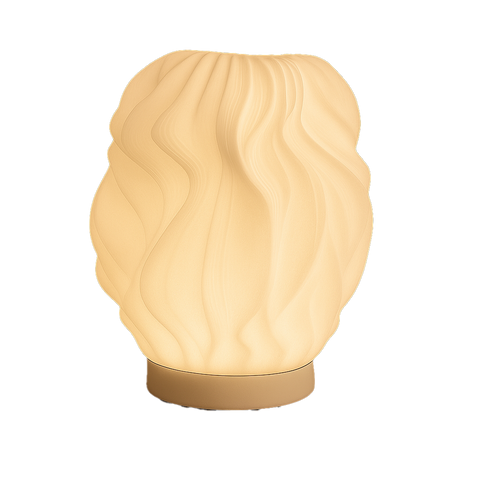 Lámpara KALLIA encendida, diseño orgánico en 3D, luz cálida ámbar, color ámbar, marca ARKHITA