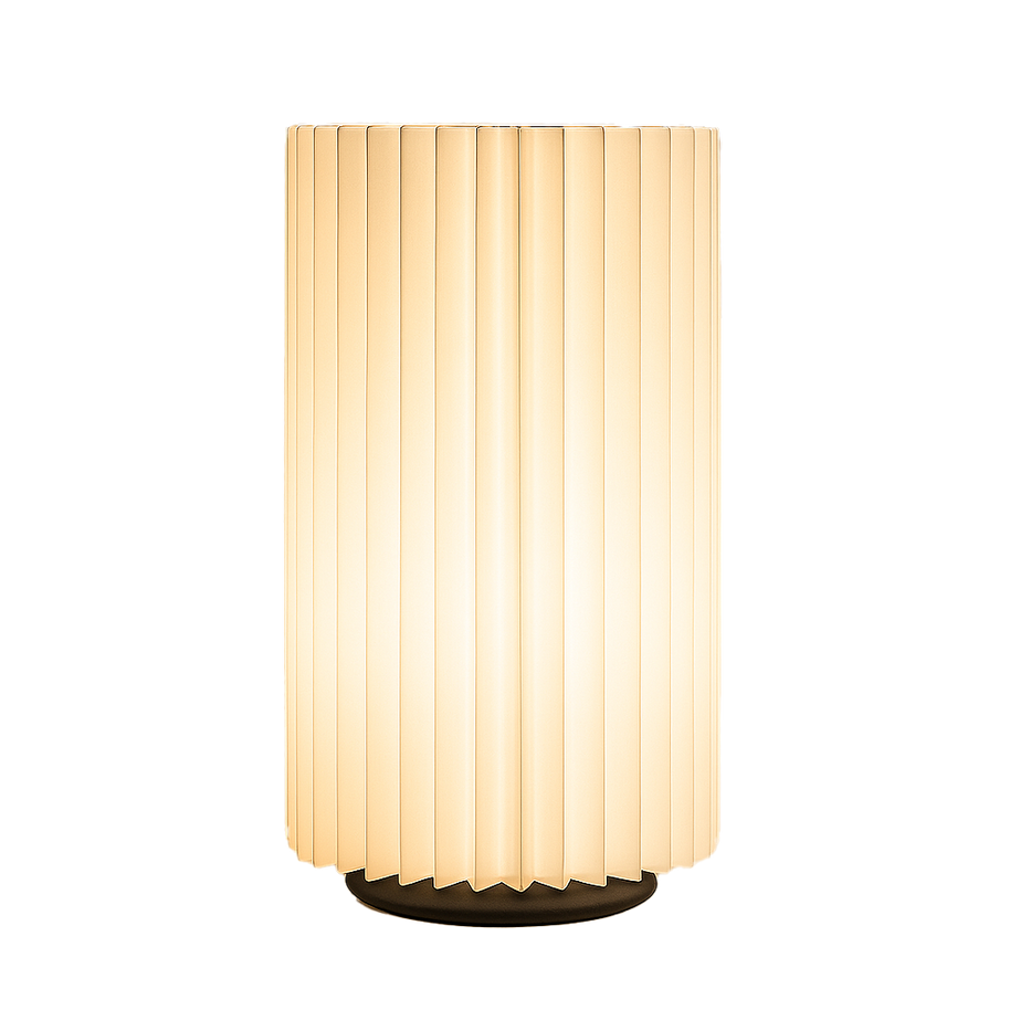 Lámpara SYLPHÍA encendida, diseño cilíndrico acanalado en 3D, luz cálida ambiental, color blanco, marca ARKHITA