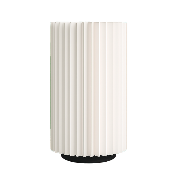 Lámpara SYLPHÍA de mesa apagada, diseño cilíndrico acanalado impreso en 3D, color blanco, fabricada en PLA ecológico