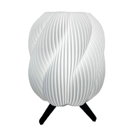 Lámpara GALÉA negra encendida, luz cálida, diseño orgánico minimalista en impresión 3D con PLA ecológico