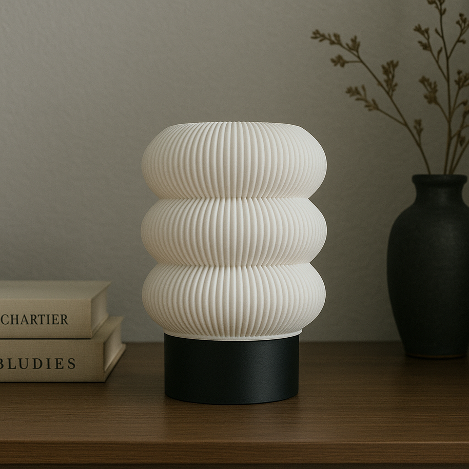 Lámpara de mesa KLÉIA impresa en 3D con luz cálida y diseño ondulado triple para decoración moderna del hogar